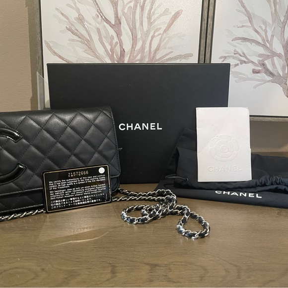 CHANEL Black Quilted Crossbody Bag with Silver Chain - Picture 1 of 16